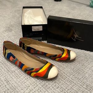 GIUSEPPE ZANOTTI  MULTICOLOR  SWIRL SATIN WHITE PATENT CAP TOE BALLET FLATS 38/8